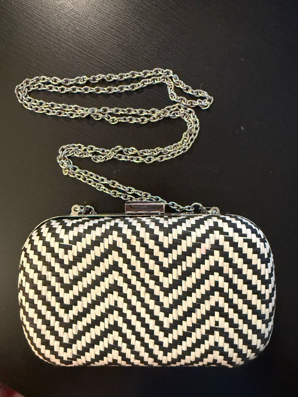 SPECIAL OCCASION Black & white chevron clutch bag with chain strap. - Picture 2 of 6